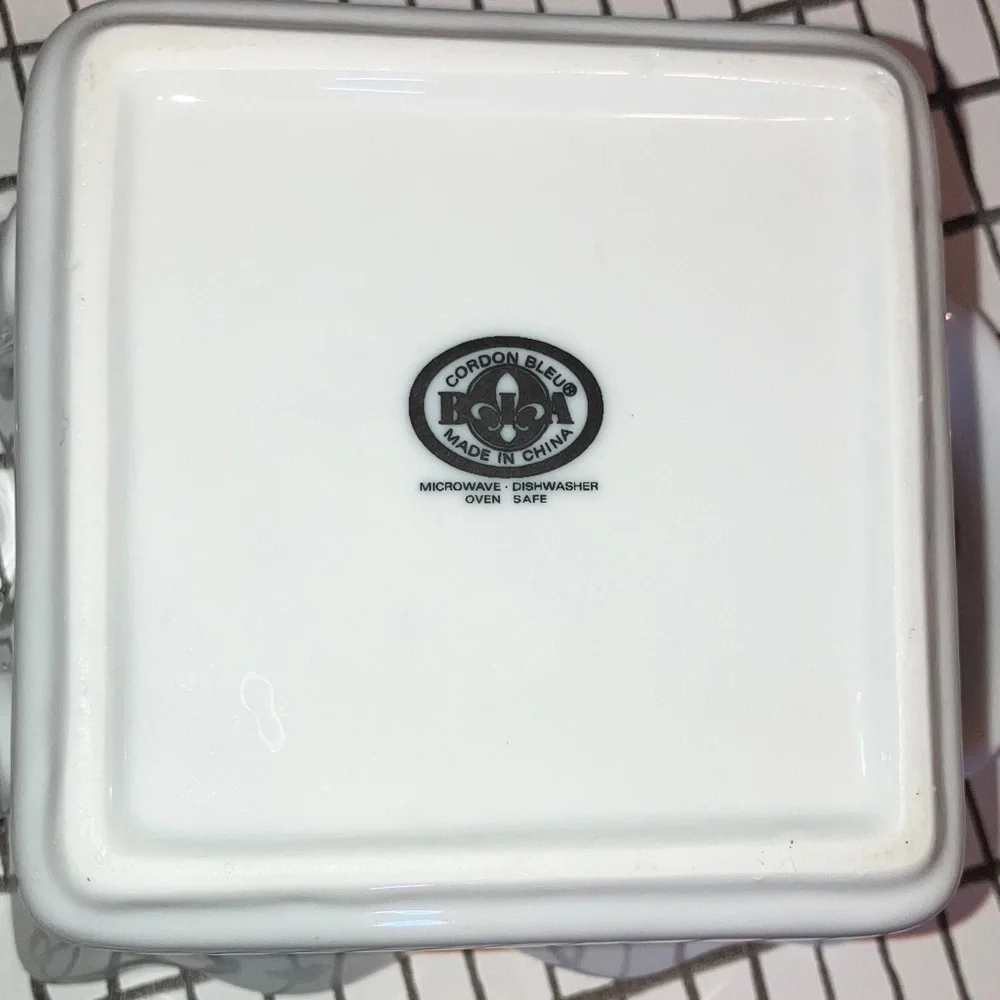 White Ceramic Ruffled Baking Dish with Handles - Picture 2 of 7